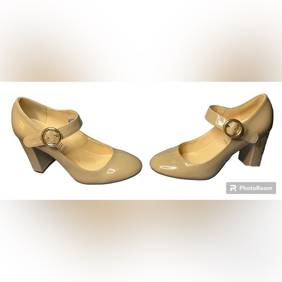 Liz Claiborne Shoes - Liz Claiborne Beige Patent Leather Chunky Mary Jane Heels with Gold Buckle Sz 6M